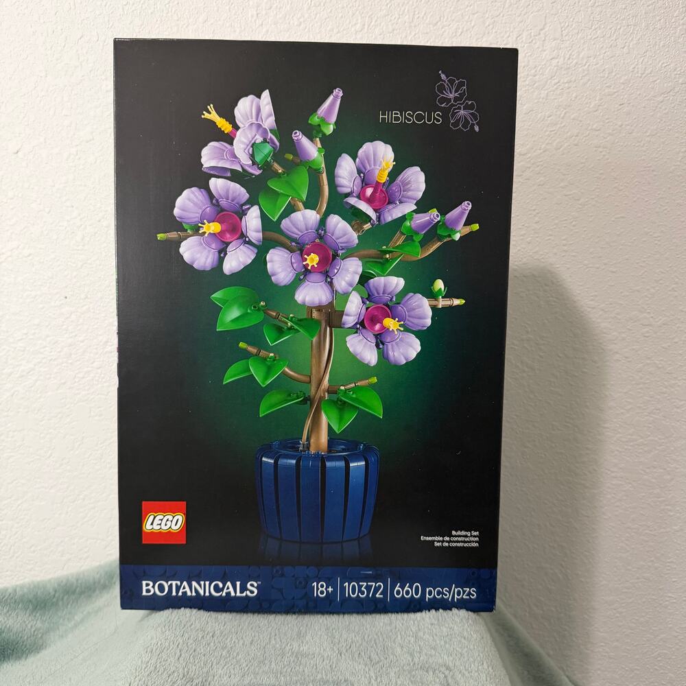 NIB Sealed LEGO Botanicals Hibiscus Flower Building Set 10372